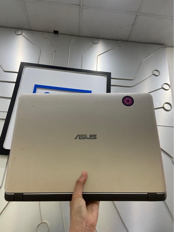 Laptop Asus Vivobook X507UAR - i3-8130U - Ram 4/256 SSD - 1TB HDD - Pin 29% - Màu bạc - Ngoại hình: 97% - màn ám vàng, mất cam - Kèm sạc