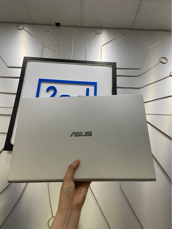 Laptop Asus Vivobook X509JA - i3-1005G1 - Ram 12/512GB SSD - Pin 77% - Màu bạc - Ngoại hình: 97% - Mặt C trầy nhiều , loa rè nặng , màn ám hồng nhẹ , màn ám viền vàng vừa - Kèm sạc