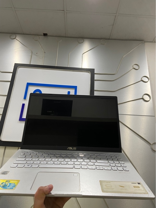 Laptop Asus Vivobook X509JA - i3-1005G1 - Ram 12/512GB SSD - Pin 77% - Màu bạc - Ngoại hình: 97% - Mặt C trầy nhiều , loa rè nặng , màn ám hồng nhẹ , màn ám viền vàng vừa - Kèm sạc