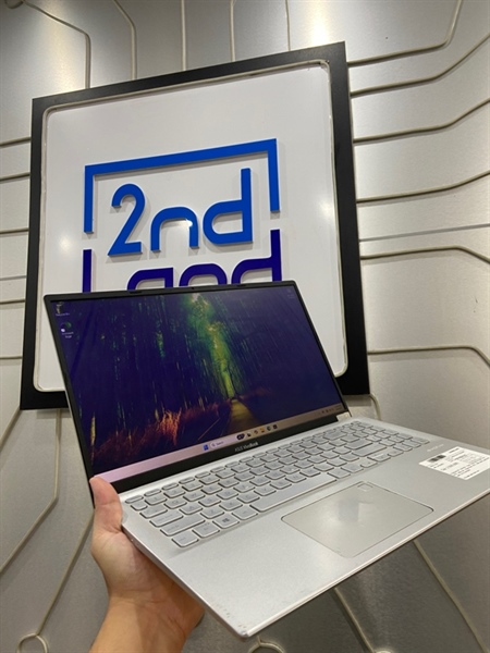 Laptop Asus Vivobook X512FA - i3-8145U - Ram 12GB SSD 512GB - Pin 67% - Màu bạc - Ngoại hình: 97% - Màn phản quang ám xanh, tróc touchpad - Kèm sạc 2