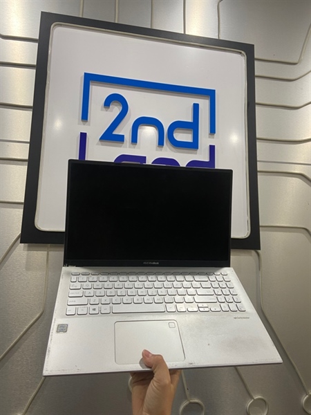 Laptop Asus Vivobook X512FA - i3-8145U - Ram 4/512GB SSD - Màu bạc - Pin 62% - Ngoại hình: 97% - Màn bầm phản quang - Body - Kèm sạc 1