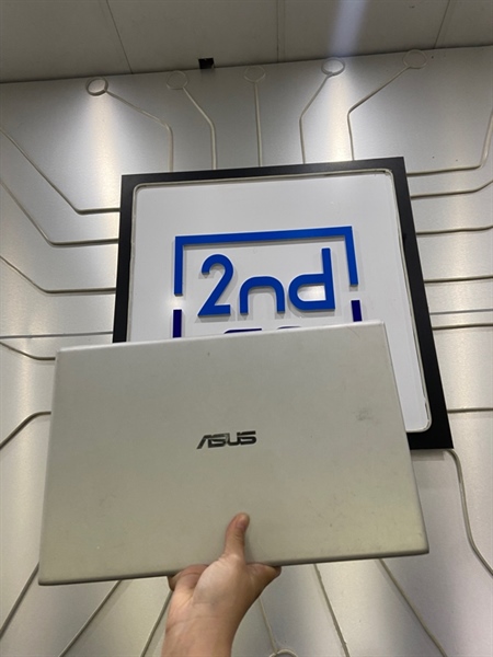 Laptop Asus Vivobook X512FA - i5-8265U - Ram 8/256GB SSD - Pin 67% - Màu bạc - Ngoại hình: 96% - Mất 2 ốc mặt D, mất 2 nắp bản lề, touchpad hư, mặt A trầy, màn in phím , 2 đốm phản quang, liệt phím - Kèm sạc - không bảo hành