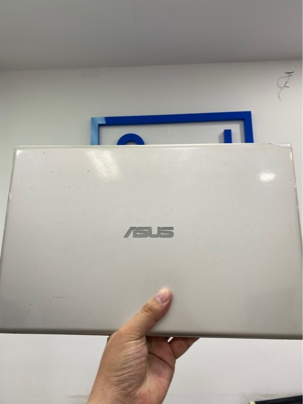 Laptop Asus Vivobook X512FAC - I3-10110U - Ram 8GB - SSD 512GB - Pin: 85% - Màu đen - Ngoại hình: 97% - Trầy xước, cấn góc, mất phím 0, màn ám hồng, phản quang, hằng phím lên màn, bản lề yếu - Kèm sạc