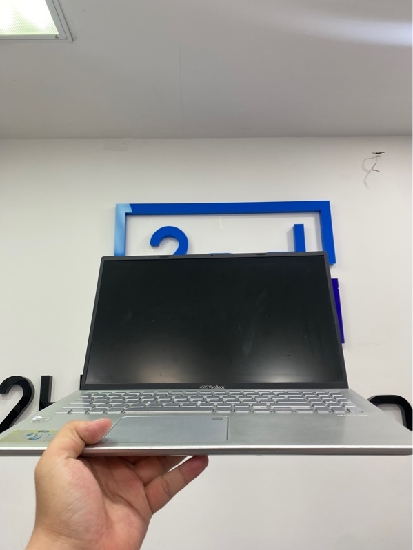 Laptop Asus Vivobook X512FAC - I3-10110U - Ram 8GB - SSD 512GB - Pin: 85% - Màu đen - Ngoại hình: 97% - Trầy xước, cấn góc, mất phím 0, màn ám hồng, phản quang, hằng phím lên màn, bản lề yếu - Kèm sạc