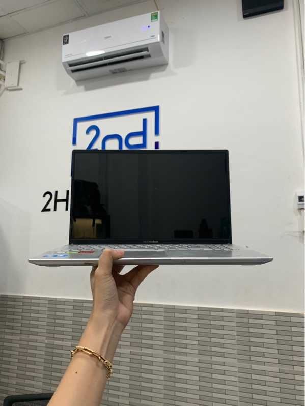 Laptop Asus vivobook X512FL - i5-8265U - Ram 12/240 ssd - Nvidia geforce Mx250- Màu bạc - Pin 60% -Ngoại hình: 96% - Trầy mặt a, màn phản quang, in phím - Kèm sạc
