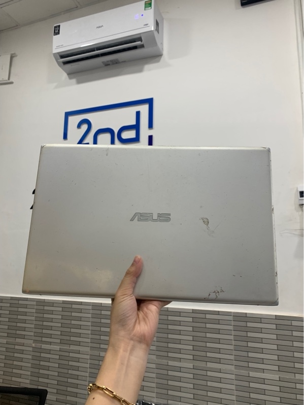 Laptop Asus vivobook x512fl - i5-8265u - Ram 8/512gb - Màu bạc - Pin 70% - Ngoại hình: 97% - Màn trầy, in phím, phản quang nhiều - Kèm sạc