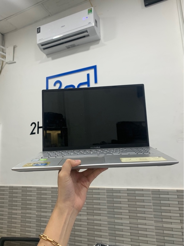 Laptop Asus vivobook x512fl - i5-8265u - Ram 8/512gb - Màu bạc - Pin 70% - Ngoại hình: 97% - Màn trầy, in phím, phản quang nhiều - Kèm sạc