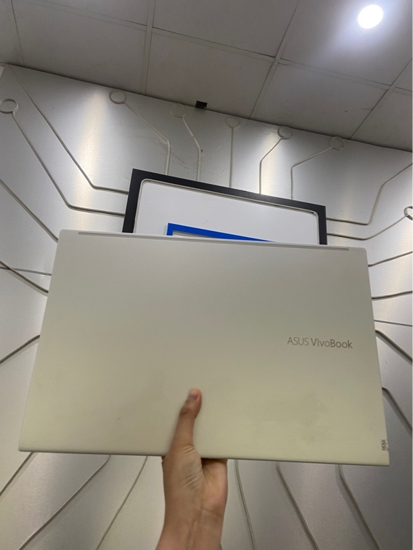 Laptop Asus Vivobook X513EA - i3-1115G4 - Ram 8/512GB - Pin 57% - Màu bạc - Ngoại hình: 97% - Kèm sạc