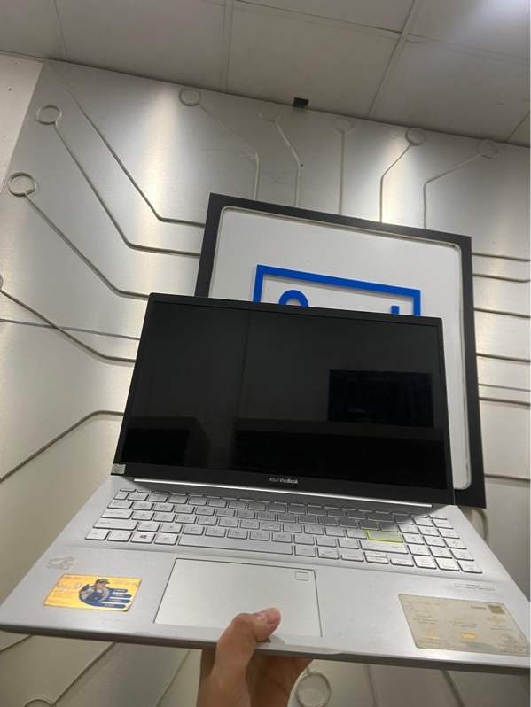 Laptop Asus Vivobook X513EA - i3-1115G4 - Ram 8/512GB - Pin 57% - Màu bạc - Ngoại hình: 97% - Kèm sạc