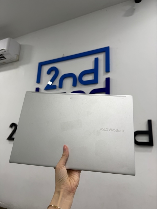 Laptop ASUS Vivobook-X513EP-i5-1135G7 - card NVIDIA MX330 - 8gb/SSD 512GB - Màu bạc - Pin 26 % - Ngoại hình 96% - Màn trầy , hằn phím , nứt viền , hồng màn , hở sáng , mất vân tay , phím mòn nhẹ ,máy trầy , cấn nhiều , hằn sticker , sức khỏe 93% - Kèm sạc