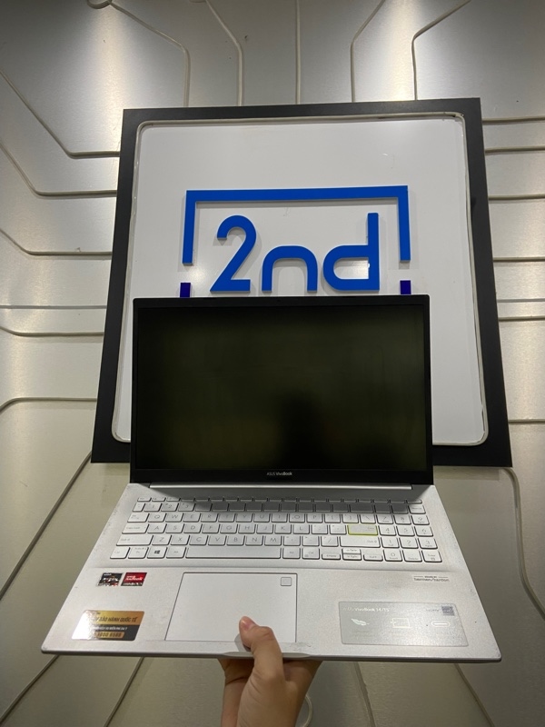 Laptop ASUS Vivobook X513UA-M513UA - Ram 8/512GB - Chip AMD Ryzen 7 5700U - Card đồ hoạ Radeon - Màu bạc - Ngoại hình: 97% - Kèm sạc