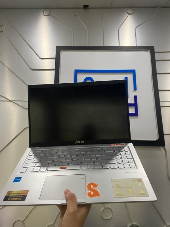 Laptop Asus Vivobook X515EA - Chip i3 1115G4 - Ram 4-256G - Pin 59% - Màu bạc - Ngoại hình: 97% - Loa trái rè - Kèm sạc