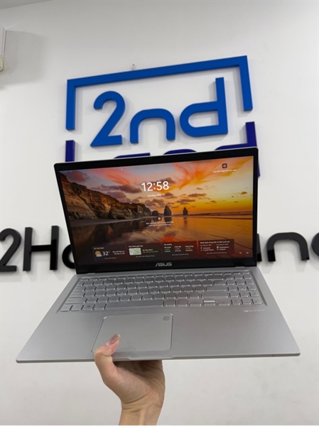 Laptop Asus Vivobook X515EA - i3 1115G4 - 4/256GB - Màu bạc - Pin 67% 679 lần sạc - Ngoại hình 97% - Máy dán nhiều sticker , bẻ 1 góc máy , cam tối , màn hằn phím , ám vàng - Kèm sạc 1