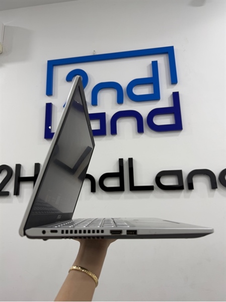 Laptop Asus Vivobook X515EA - i3 1115G4 - 4/256GB - Màu bạc - Pin 67% 679 lần sạc - Ngoại hình 97% - Máy dán nhiều sticker , bẻ 1 góc máy , cam tối , màn hằn phím , ám vàng - Kèm sạc 2