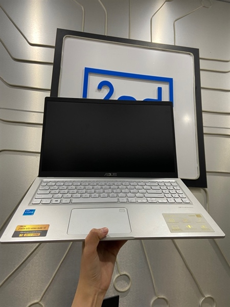 Laptop Asus Vivobook X515EA - i3-1115G4 - Ram 8/256GB - Pin 73% - Màu bạc - Ngoại hình: 98% - Màn ám viền, bầm phím - Body - Kèm sạc 1