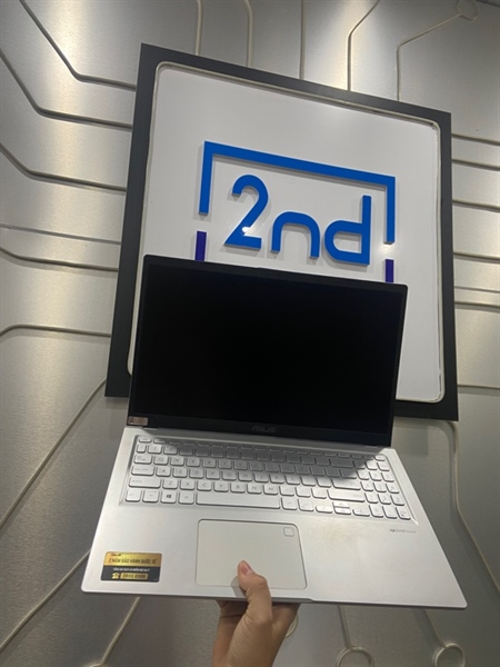 Laptop Asus Vivobook X515EA-X515EA - i3-115G4 - Ram 4/512 SSD - Pin 71% - Màu trắng - Ngoại hình: 97%- Màn in phím nhẹ - Body - Kèm sạc 1