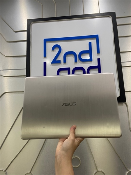 Laptop Asus Vivobook X530FA - i5-8265U - Ram 4/256GB SSD - 1TB HDD - Pin 54% - Màu bạc - Ngoại hình: 97% - Màn in phím, 1 đốm phản quang - Kèm sạc