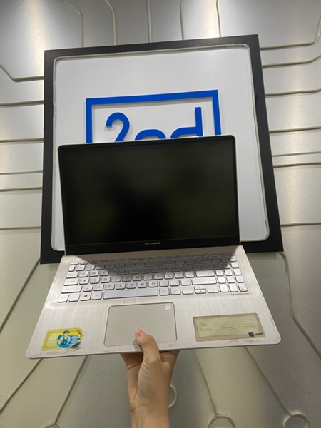 Laptop Asus Vivobook X530FA - i5-8265U - Ram 4/256GB SSD - 1TB HDD - Pin 54% - Màu bạc - Ngoại hình: 97% - Màn in phím, 1 đốm phản quang - Kèm sạc 1