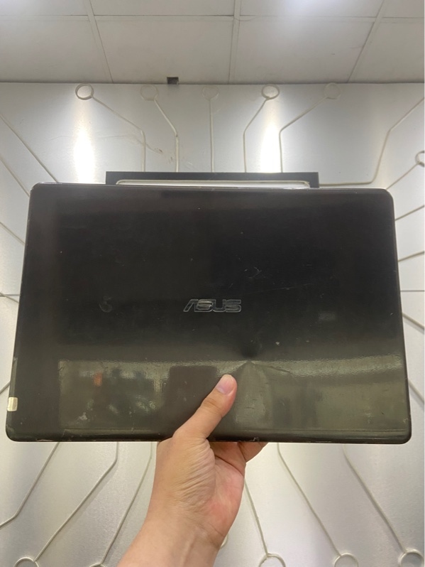 Laptop Asus Vivobook X530FN - i7-8565U - Ram 8/1TB HDD 250GB SSD - Sức khỏe ổ 70% - Pin 45% - Màu đen - Ngoại hình: 97% - Touchpad tróc sơn, màn in phím, ám hồng, phản quang, mất 2 ốc đế - Kèm sạc