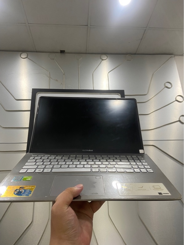 Laptop Asus Vivobook X530FN - i7-8565U - Ram 8/1TB HDD 250GB SSD - Sức khỏe ổ 70% - Pin 45% - Màu đen - Ngoại hình: 97% - Touchpad tróc sơn, màn in phím, ám hồng, phản quang, mất 2 ốc đế - Kèm sạc