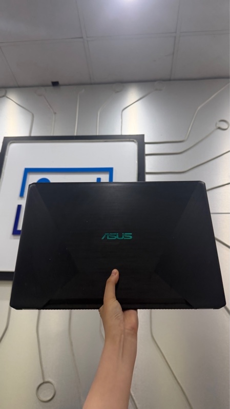 Laptop Asus Vivobook x570DD - Ryzen 5 3500 - GTX 1050 - Pin 59% - Màu xanh đen - Ngoại hình: 97% - Màn ám nhẹ, hư vân tay - Kèm sạc
