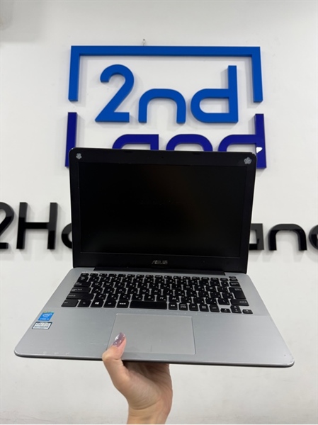 Laptop Asus X302LA - i5 5200U - 8/120GB SSD+32GB SSD - Phím Nhật - Màu đen - Pin 73% chu kì sạc 132 - Ngoại hình 97% - Màn ám vàng , tối nhẹ , hằn phím , touchpad không sử dụng 2 ngón , trầy viền nhẹ - Kèm sạc 2