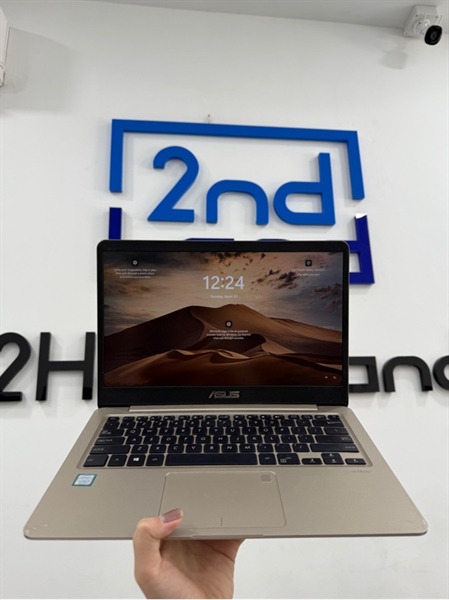 Laptop Asus X411UA - i5 8250U - UHD Graphics 620 - 8/1TB HDD+128GB SSD - Màu vàng đồng - Pin thay new - Ngoại hình 97% - mặt dưới trầy , tróc sơn , touchpad tróc , viền ám vàng , mất vân tay - Kèm sạc 2