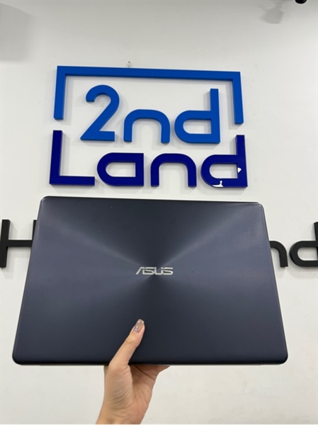 Laptop Asus X510UQR - i7 8550U - Ram 12GB Card Geforce 940MX/ 256GB SSD - Màu vàng - Pin 47% - Ngoại hình 96% - hở sáng 4 góc , phản quang, bản lề yếu - Kèm sạc