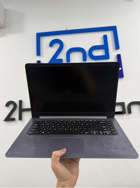 Laptop Asus X510UQR - i7 8550U - Ram 12GB Card Geforce 940MX/ 256GB SSD - Màu vàng - Pin 47% - Ngoại hình 96% - hở sáng 4 góc , phản quang, bản lề yếu - Kèm sạc 2