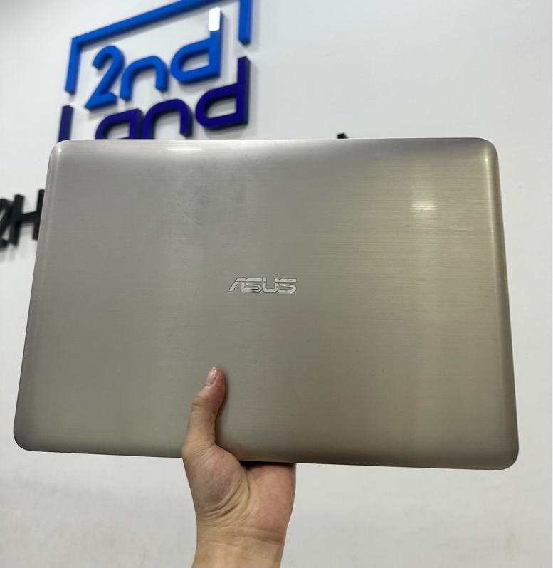 Laptop Asus X556UF - i5 6200U - Ram 4/120GB SSD (87%) - Pin 94% - Màu bạc - Ngoại hình 97% - Màn phản quang , phím hàng số lờn phím 7,2,/, mất 2 ốc đít - Kèm sạc