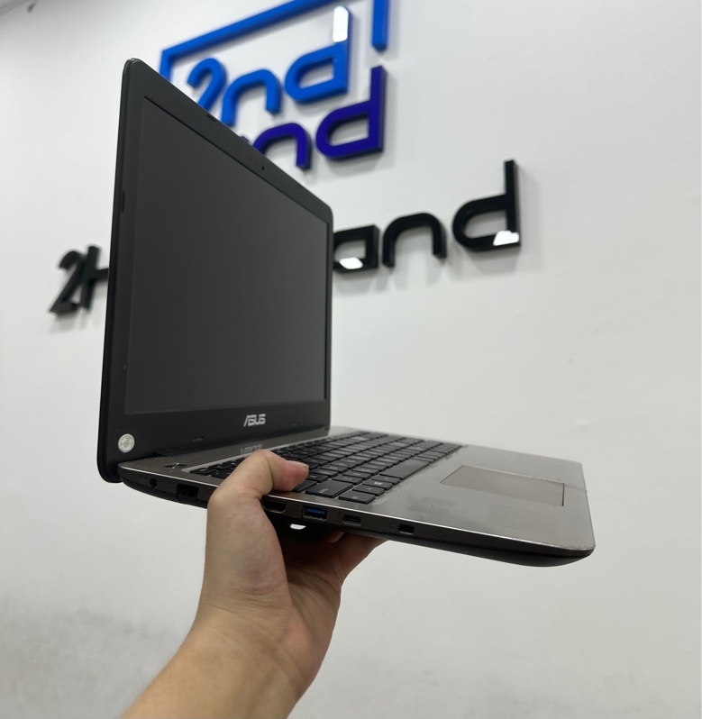 Laptop Asus X556UF - i5 6200U - Ram 4/120GB SSD (87%) - Pin 94% - Màu bạc - Ngoại hình 97% - Màn phản quang , phím hàng số lờn phím 7,2,/, mất 2 ốc đít - Kèm sạc