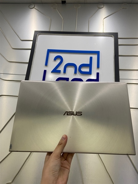 Laptop Asus Zenbook 13 UXFA - i5-8265U - Ram 8/512GB SSD - Pin 73% - Màu trắng - Ngoại hình: 97% - Màn sợi chỉ cạnh viền dưới, mặt lưng + đế trầy - Kèm sạc