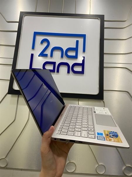 Laptop Asus Zenbook 13 UXFA - i5-8265U - Ram 8/512GB SSD - Pin 73% - Màu trắng - Ngoại hình: 97% - Màn sợi chỉ cạnh viền dưới, mặt lưng + đế trầy - Kèm sạc 2