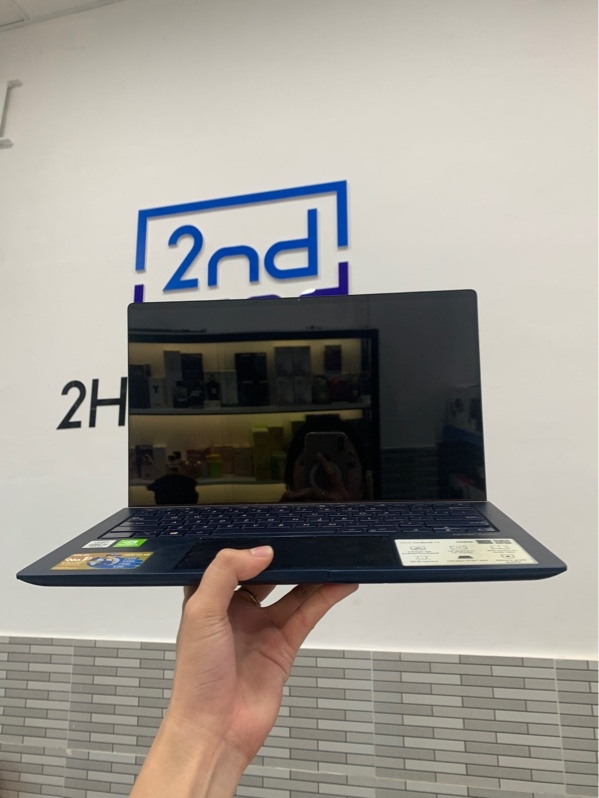 Laptop Asus Zenbook 14 - i5-10210U - Ram 8GB/512GB SSD - Gefore MX250 - Màu xanh - Pin 60% - Ngoại hình: 98% - Viền ám vàng - Kèm sạc