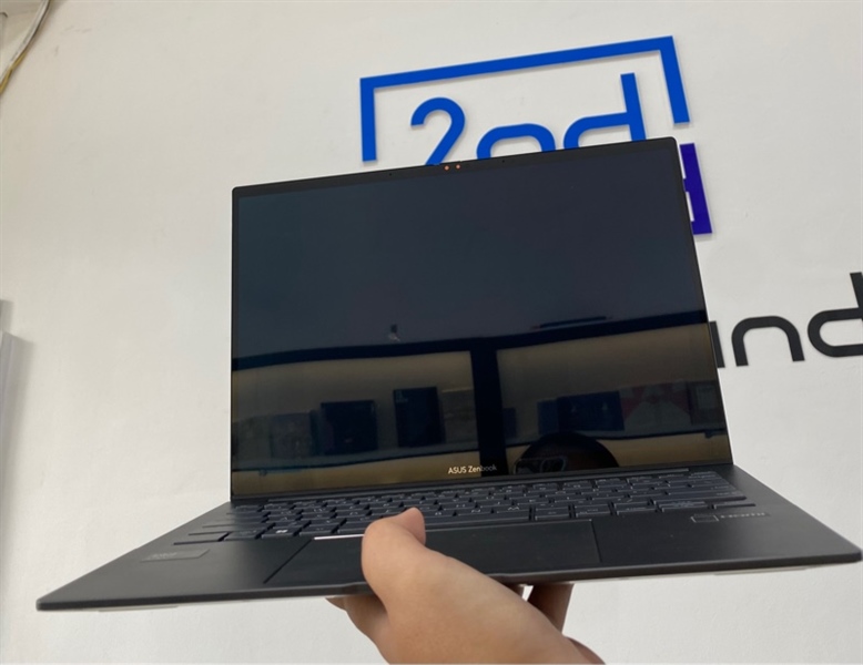 Laptop Asus Zenbook 14 - Màu đen - Core ultra 5 128H - Ram 8/256GB - SSD - Pin 92% - Ngoại hình 98% - Kèm sạc 1