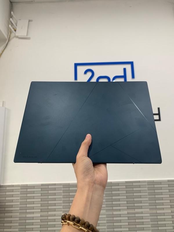 Laptop Asus Zenbook 14 Oled UX3402VAN - i7-1360P - Ram 16GB/SSD 512GB - Màu xanh - Pin 74% - Ngoại hình: 97% - Màn bụi, màn in phím - Kèm sạc