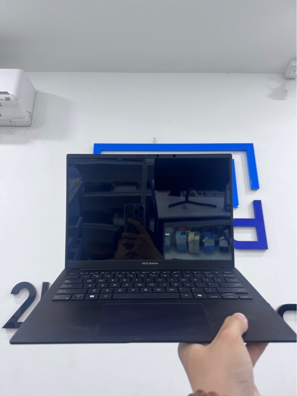 Laptop Asus Zenbook 14 UM3406KA - AMD Ryzen AI 7 350w/ Radeon 860M 32/1TB ssd - Màn 3K - 120HZ - Màu đen - Ngoại hình 98% - Pin 100% - ổ sức khoẻ 99% - Kèm sạc - Còn BH đến 12/07/2027