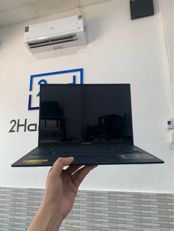 Laptop ASUS Zenbook 14 UX3405MA - Intel Core Ultra 5 125H - RAM 16GB/SSD 512GB - Màn hình 3K OLED 120Hz - Màu xanh - Pin 80% - Ngoại hình: 97% - Trầy body, màn hình trầy ám xanh - Fullbox
