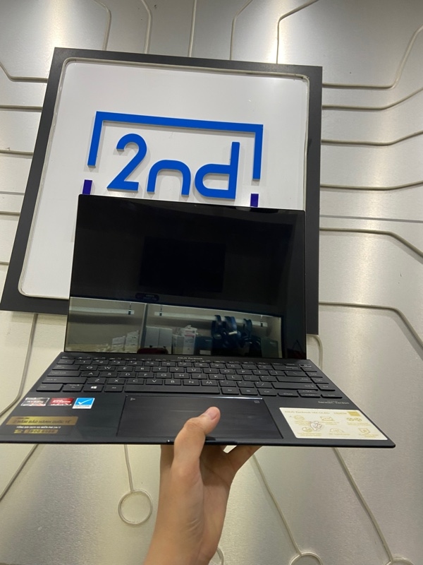 Laptop Asus Zenbook UM5401Q - Ryzen 5 5600H - Ram 8/512GB - Pin 67% - Màn Oled cảm ứng - Màu xanh - Ngoại hình: 97% - Kèm sạc 1