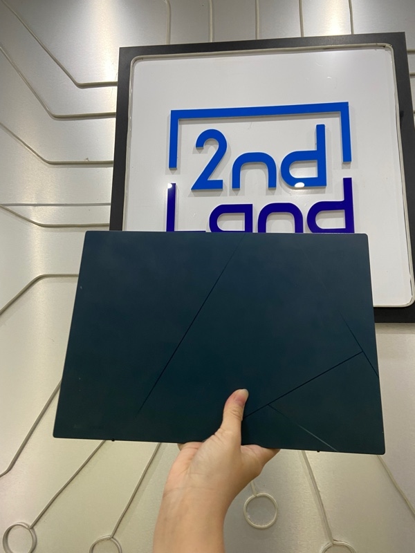 Laptop Asus Zenbook UX3402ZA_Q409ZA - i5-1240P - Ram 8/256GB - Pin 80% - Màn oled/2k/90hz - Màu xanh - Ngoại hình: 97% - Kèm sạc