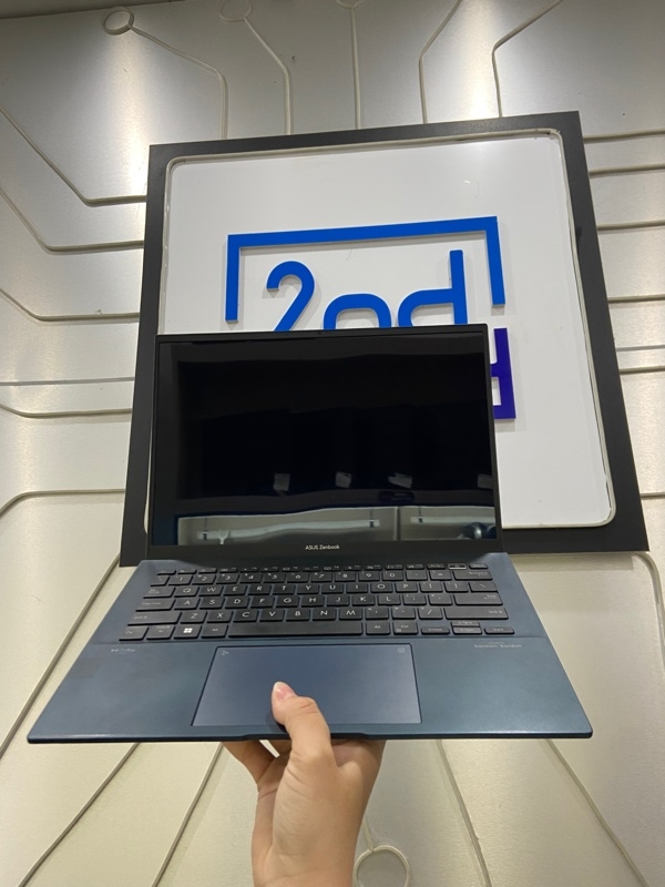 Laptop Asus Zenbook UX3402ZA_Q409ZA - i5-1240P - Ram 8/256GB - Pin 80% - Màn oled/2k/90hz - Màu xanh - Ngoại hình: 97% - Kèm sạc