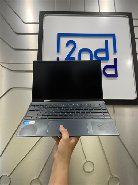 Laptop Asus Zenbook UX425EA - I5-1135G7- Ram 8/512GB SSD - Pin 52% - Màu xám - Ngoại hình: 97% - mặt A cong nhẹ, mặt C hằn dấu, màn 4 đốm phản quang - Kèm sạc 1