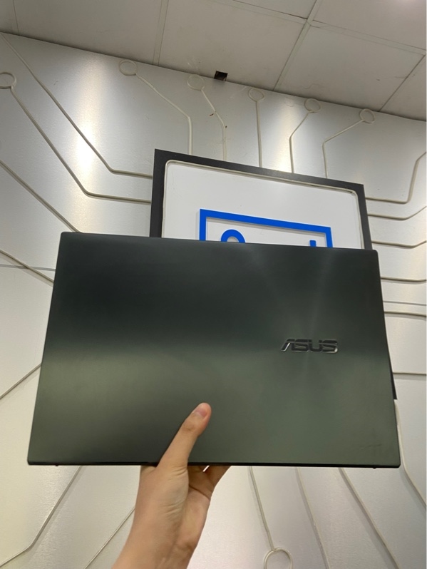 Laptop Asus Zenbook UX425EA - i5-1135G7 - Ram 8/512GB SSD - Pin chai - Màu xanh - Ngoại hình: 97% - Màn ám viền vàng nặng , hở sáng , màn ám hồng trong nhẹ , loa rè vừa bên trái - Kèm sạc