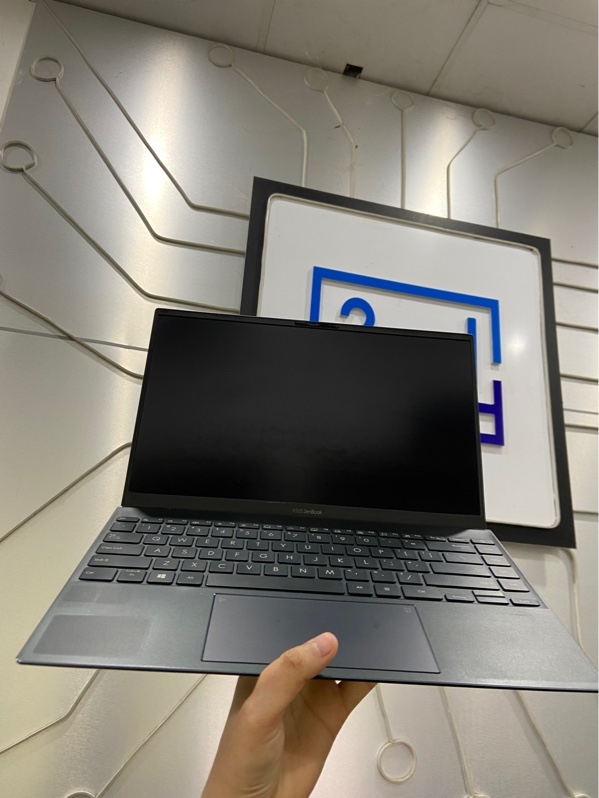 Laptop Asus Zenbook UX425EA - i5-1135G7 - Ram 8/512GB SSD - Pin chai - Màu xanh - Ngoại hình: 97% - Màn ám viền vàng nặng , hở sáng , màn ám hồng trong nhẹ , loa rè vừa bên trái - Kèm sạc
