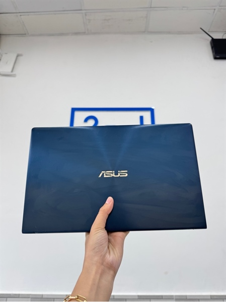 Laptop Asus Zenbook WX433FA - 8/256SSD - Màu xanh - Pin 56 - Ngoại hình 97% - Bể góc bản lề, màn ám hồng nặng, bị tối viền, phím chai - Body, kèm sạc