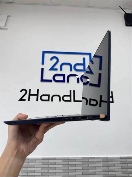 Laptop Asus Zenbook WX433FA - 8/256SSD - Màu xanh - Pin 56 - Ngoại hình 97% - Bể góc bản lề, màn ám hồng nặng, bị tối viền, phím chai - Body, kèm sạc 2