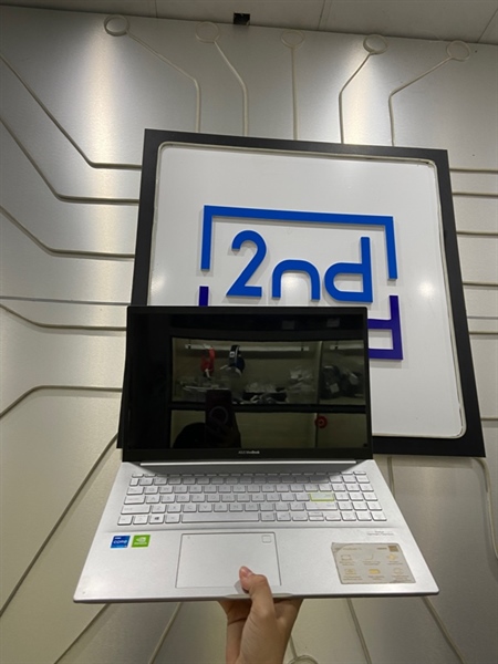 Laptop Asustek Vivobook X513 EP - i5-113567 - Ram 16GB Geforce MX330 SSD 512GB - Pin yếu - Màu bạc - Ngoại hình: 97% - màn phản quang, ám hồng - Body - Kèm sạc 1