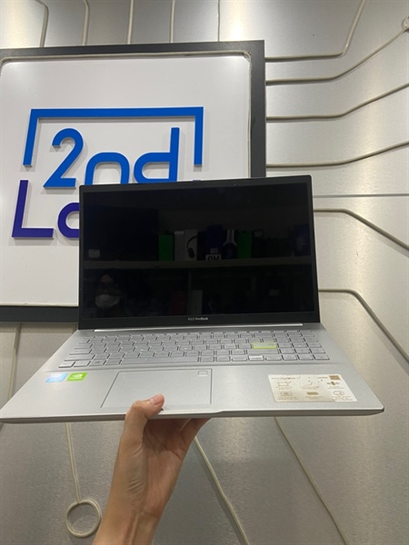 Laptop Asustek Vivobook X513 EP - i5-113567 - Ram 8GB Geforce MX330 SSD 512GB - Pin 61% - Màu bạc - Ngoại hình: 97% - Hư touchpad , màn phản quang, ám hồng - Body - Kèm sạc 1