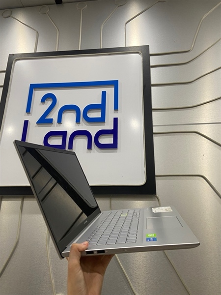 Laptop Asustek Vivobook X513 EP - i5-113567 - Ram 8GB Geforce MX330 SSD 512GB - Pin 61% - Màu bạc - Ngoại hình: 97% - Hư touchpad , màn phản quang, ám hồng - Body - Kèm sạc 2