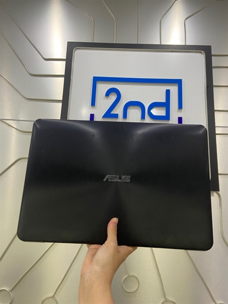 Laptop Asustek X555UA - i5-6200U - Ram 4/240GB SSD - Pin chai - Màu bạc - Ngoại hình: 97% - Sườn trầy, liệt hết nửa bàn phím, màn tối - Kèm sạc không bảo hành 1